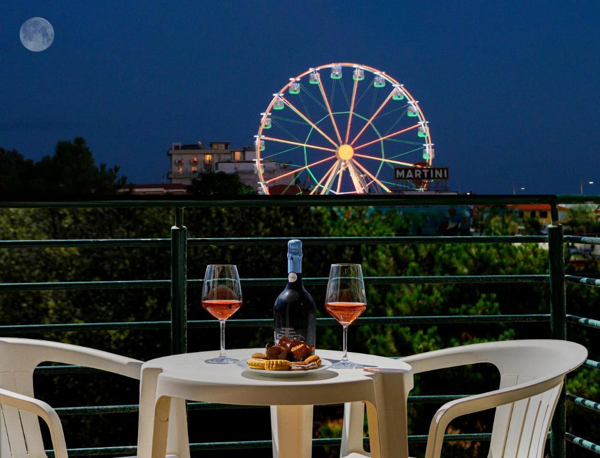 Hotel Paris Camaiore Bagian luar foto