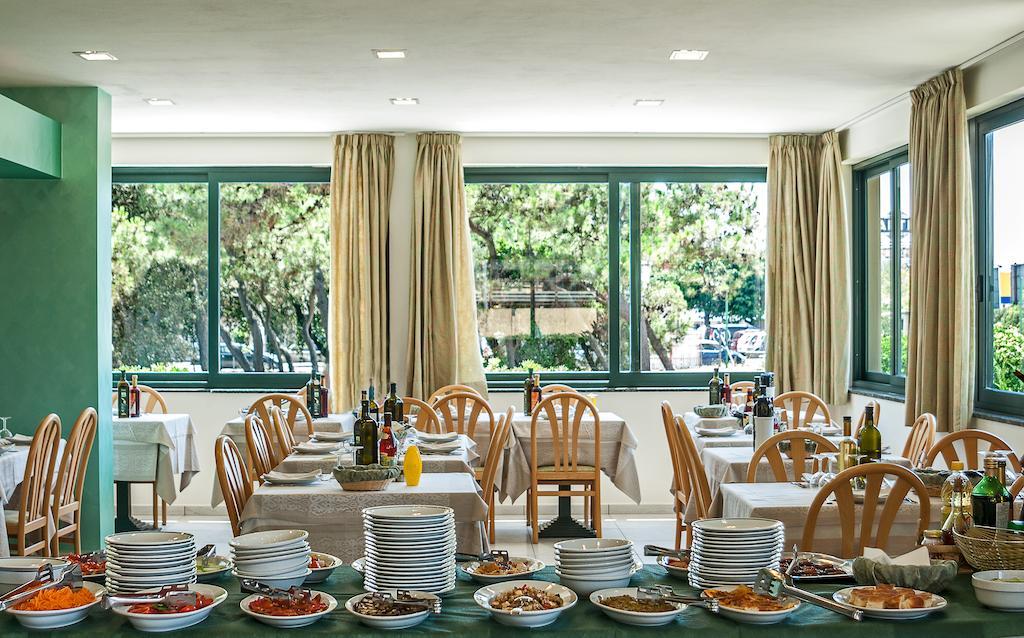Hotel Paris Camaiore Bagian luar foto