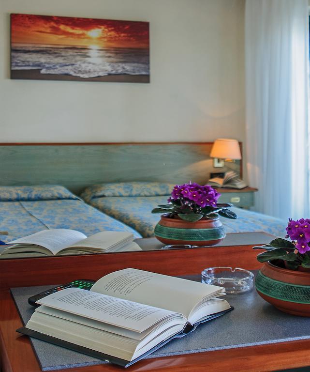 Hotel Paris Camaiore Bagian luar foto